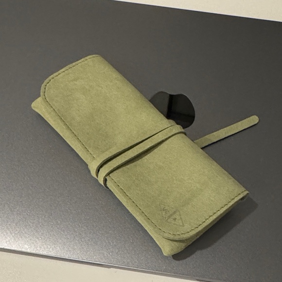 Van Cleef & Arpels Accessories - Brand New Van Cleef & Arpels Kit De Nettoyage Cleaning Kit